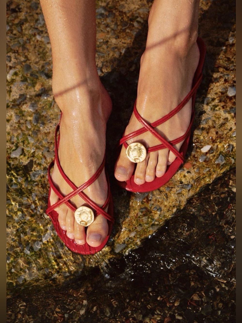 🔥🔥Zara Red Strappy Toe-Ring Sandals with Gold Medallion